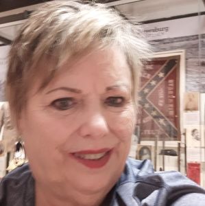 Meet your Posher, Debbie